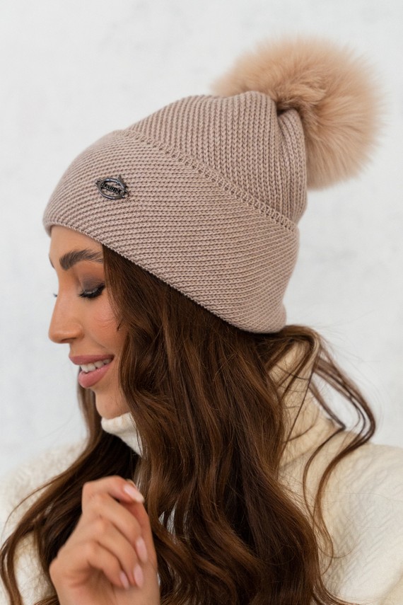 Women’s angora hat in white