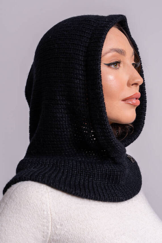 Women’s angora hat in white