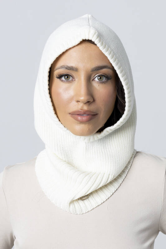 Women’s angora hat in white