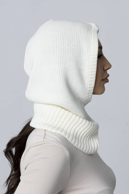 Women’s angora hat in white