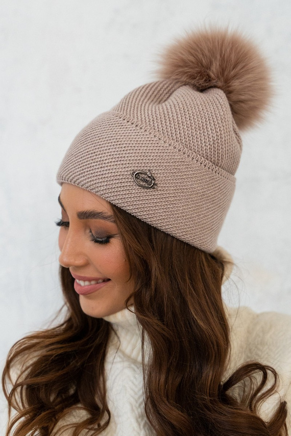 Women’s angora hat in white