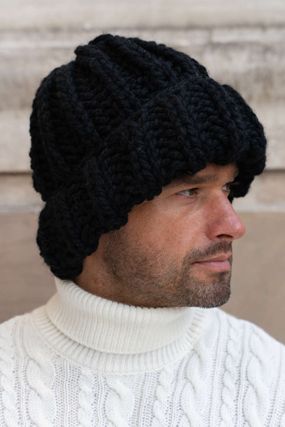 BLACK ALPACA WOOL HAT WITH GENUINE RACCOON FUR POM POM 