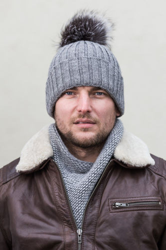 GREY FUR-TRIMMED WOOL BEANIE HAT 