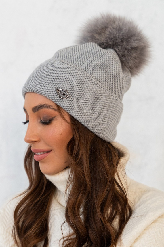 Women’s angora hat in white