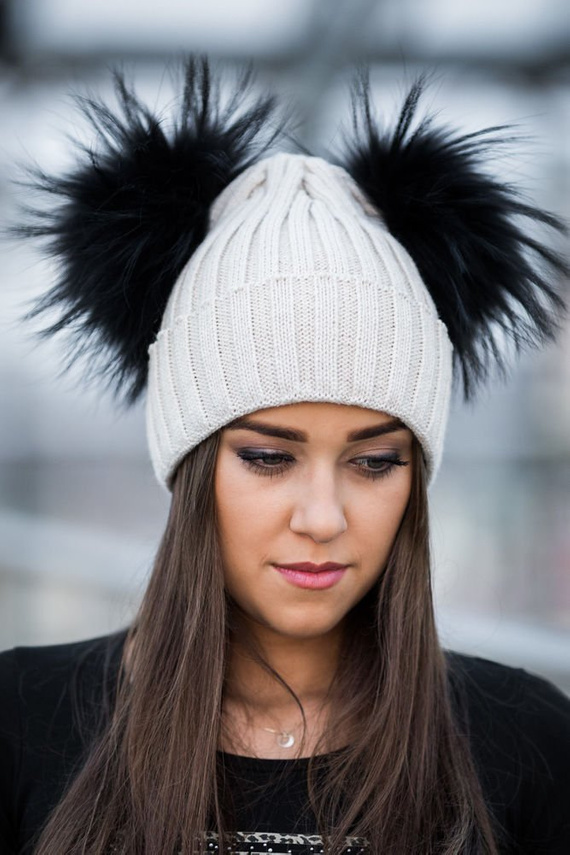 BEANIE WOOL HAT WITH DOUBLE POM POM 